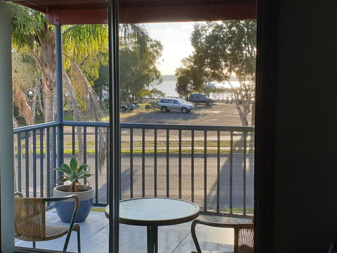 Lemon Tree Waterfront Apartments - Surfers Gold Coast 2