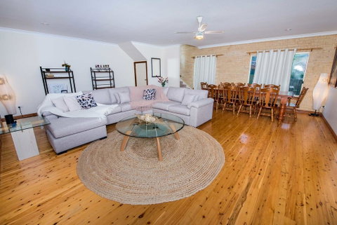 Leonard Ave 1/39 - Shoal Bay - Surfers Gold Coast 0