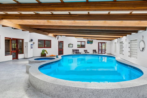 Luxury 6 Bedroom Home With Pool And Spa - Surfers Gold Coast 1