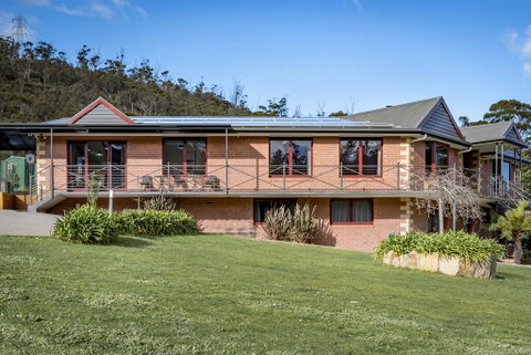 Luxury 6 Bedroom Home With Pool And Spa - Surfers Gold Coast 3