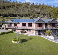 Luxury 6 Bedroom Home with Pool and Spa - Surfers Gold Coast