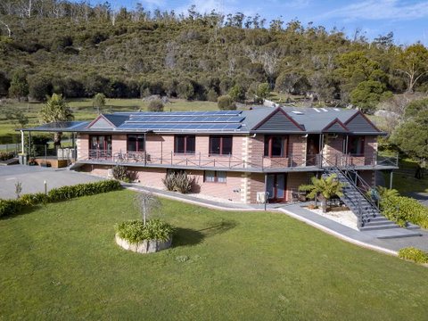 Luxury 6 Bedroom Home With Pool And Spa - Surfers Gold Coast 0