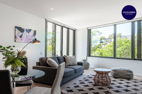 LUXURY APARTMENT / / MOMENTS TO LANE COVE VILLAGE - Surfers Gold Coast 2