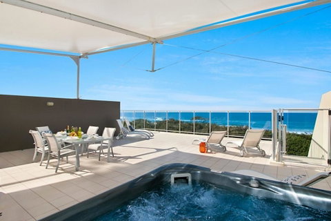 LUXURY BALE PENTHOUSE & JACUZZI SPA 1328 NORTH CULTURE - Surfers Gold Coast 1