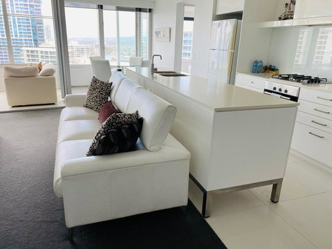 Luxury Large One Bedroom Surfers Paradise - Surfers Gold Coast 3