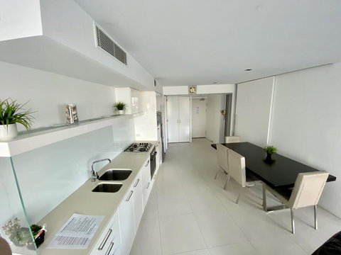 Luxury Large One Bedroom Surfers Paradise - Surfers Gold Coast 1