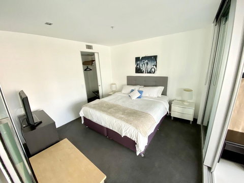 Luxury Large One Bedroom Surfers Paradise - Surfers Gold Coast 2