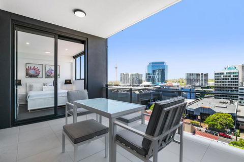Luxury Living With Panoramic Views - Surfers Gold Coast 2