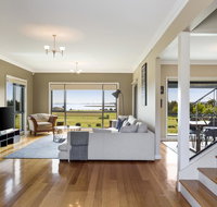 LUXURY WATERFRONT FAMILY HOME-TASMANIA I-L'Abode - Surfers Gold Coast