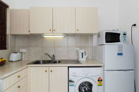 M104 Central Location In Free Transit Zone - Surfers Gold Coast 3