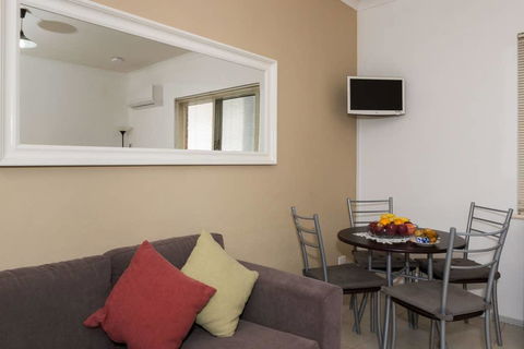 M104 Central Location In Free Transit Zone - Surfers Gold Coast 0