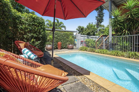 MANDALAY ESCAPE, SECLUSION & SERENITY WITH A POOL - Surfers Gold Coast 3