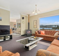 Manfield City Waterfront View Cottage - Surfers Gold Coast