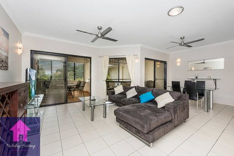 Marina View Apartment - Walk To The Strand - Surfers Gold Coast 3