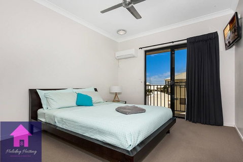 Marina View Apartment - Walk To The Strand - Surfers Gold Coast 2
