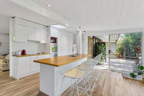 MARTHA COTTAGE - MT MARTHA - Surfers Gold Coast 2