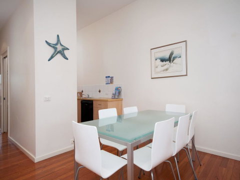 Messines Street, Starfish Lodge, Unit 1, 1A - Surfers Gold Coast 1