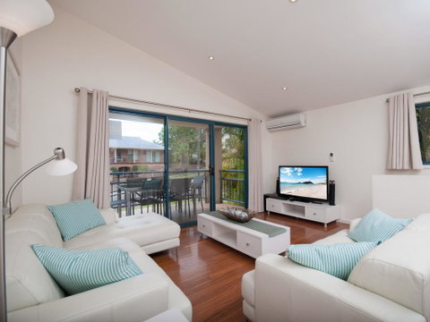 Messines Street, Starfish Lodge, Unit 1, 1A - Surfers Gold Coast 0