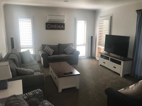 Mollymook Fantastic Holiday House - Surfers Gold Coast 2