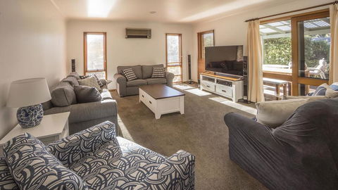 Mollymook Fantastic Holiday House - Surfers Gold Coast 1