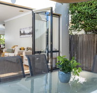 MOMENTS FROM BRADDON  ANU SPACIOUS and RELAXED - Surfers Gold Coast