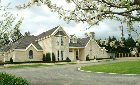 Montfort Manor - Surfers Gold Coast 0