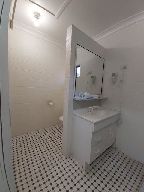 Motel Ingham - Surfers Gold Coast 3