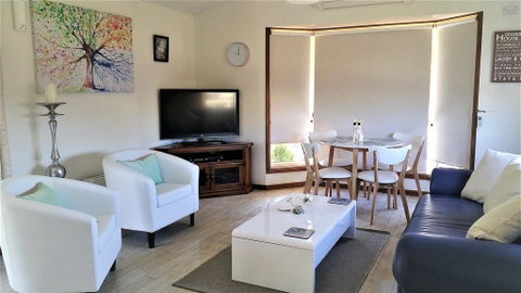 Must Love Dogs B&B & Self Contained Cottage - Surfers Gold Coast 3