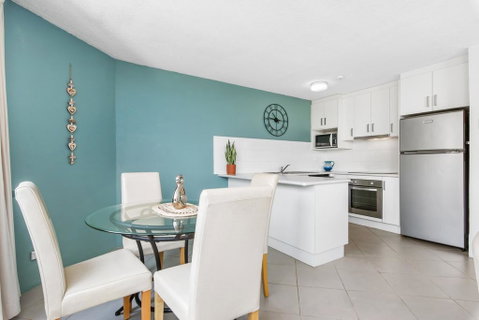 Mylos Holiday Apartments - Surfers Gold Coast 3