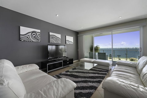 Luxury Suite Bunbury - Surfers Gold Coast 3