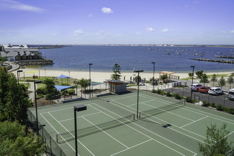 Luxury Suite Bunbury - Surfers Gold Coast 1