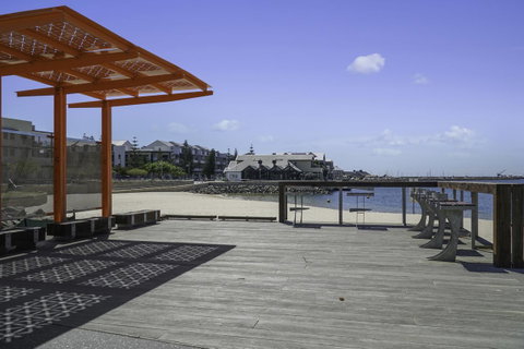 Luxury Suite Bunbury - Surfers Gold Coast 18