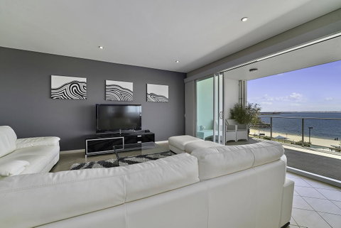 Luxury Suite Bunbury - Surfers Gold Coast 5