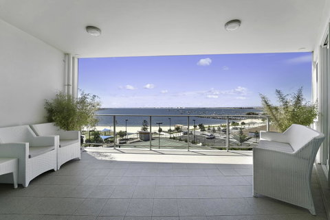 Luxury Suite Bunbury - Surfers Gold Coast 2