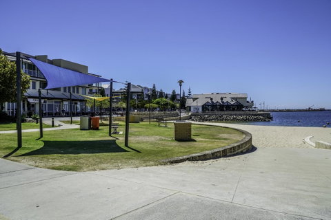 Luxury Suite Bunbury - Surfers Gold Coast 19