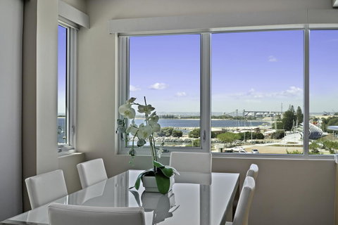 Luxury Suite Bunbury - Surfers Gold Coast 6