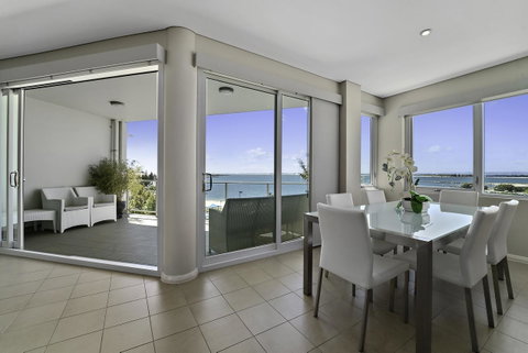 Luxury Suite Bunbury - Surfers Gold Coast 7