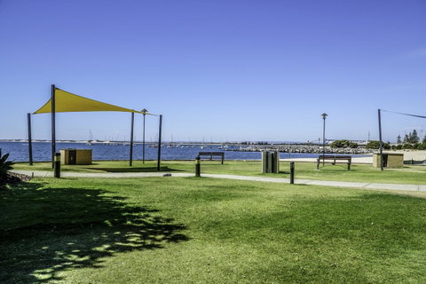 Luxury Suite Bunbury - Surfers Gold Coast 20
