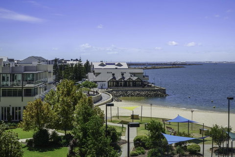 Luxury Suite Bunbury - Surfers Gold Coast 0