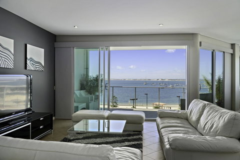 Luxury Suite Bunbury - Surfers Gold Coast 4