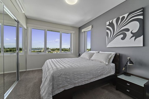 Luxury Suite Bunbury - Surfers Gold Coast 10
