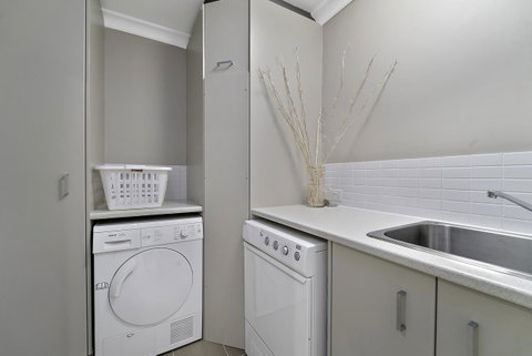 Luxury Suite Bunbury - Surfers Gold Coast 15