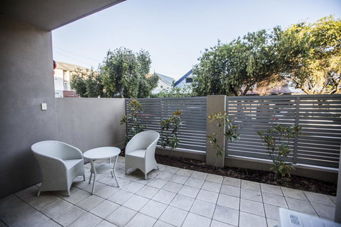 Zappeion Apartments - Surfers Gold Coast 2