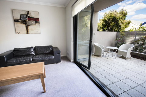 Zappeion Apartments - Surfers Gold Coast 10