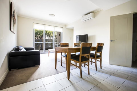 Zappeion Apartments - Surfers Gold Coast 12