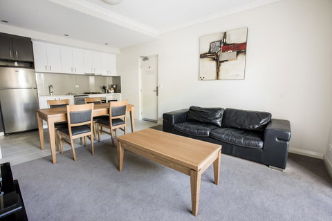 Zappeion Apartments - Surfers Gold Coast 11