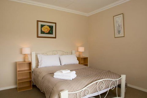 Yvonnes Rest Holiday Home - Surfers Gold Coast 5