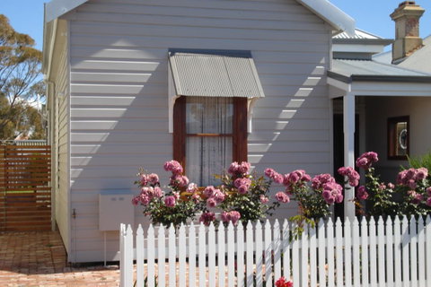 Bluebird Cottage - Surfers Gold Coast 0