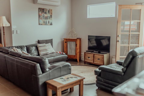 Bluebird Cottage - Surfers Gold Coast 18