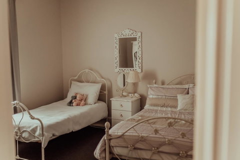 Bluebird Cottage - Surfers Gold Coast 2